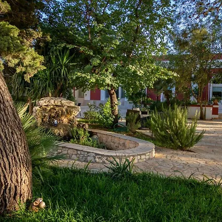 Alloggio per agriturismo Dea Cerere *